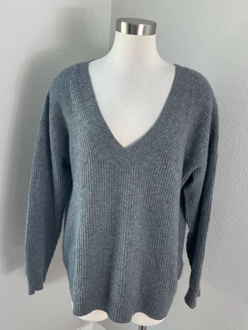 Charter Club Womens XL Gray 100% Cashmere Luxury V Neck Sweater Ribbed Knit